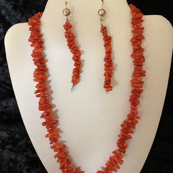 Vintage Authentic Coral Earrings - Picture 2 of 5